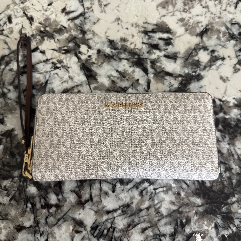 Michael Kors wallet/clutch